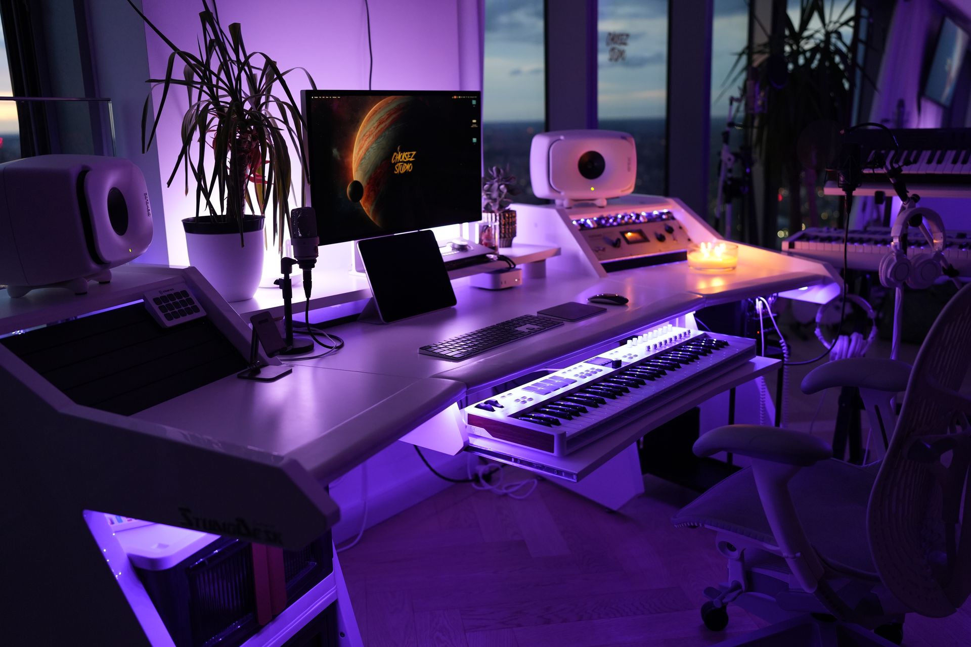 Producer desk with keyboard, microphone and monitors at Choisez Studio London