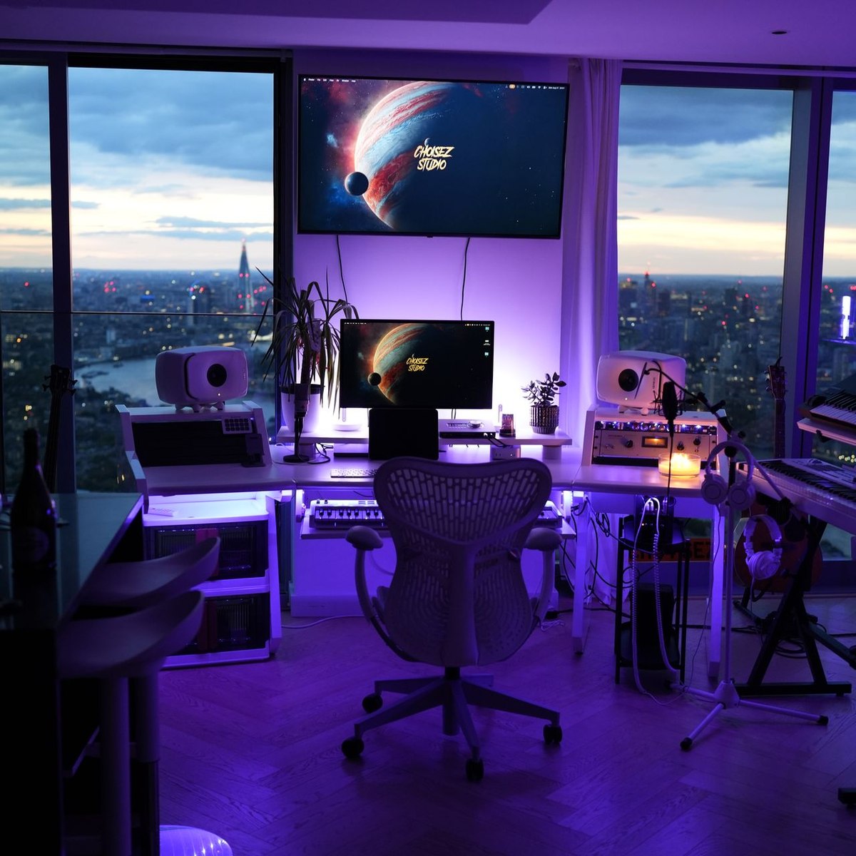 Choisez Studio recording studio on the 73rd floor in Canary Wharf, London